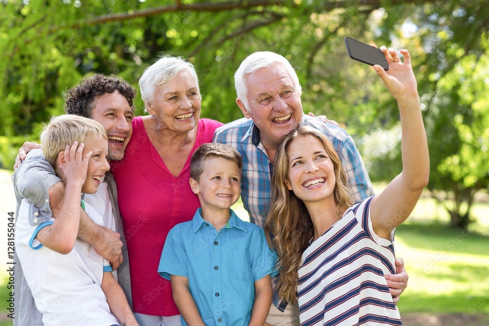 Obraz premium Smiling family taking selfie