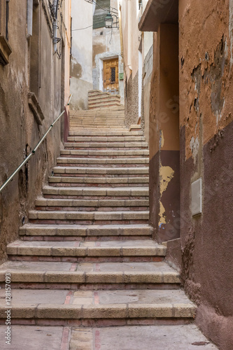 Fototapeta Naklejka Na Ścianę i Meble -  Narrow backstreet with steep stairs in Tarazona