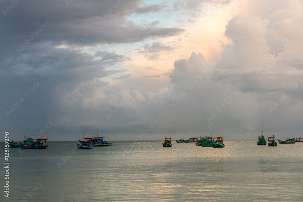 Fototapeta premium Peaceful seascape and before sunset time.