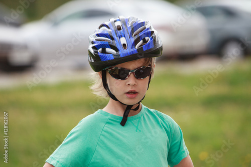 Cute kid with sunglasses and protect helmet outdoor      © Tatiana Murr