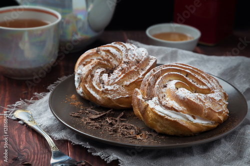 Tableau sur toile Cream cake with a cup of tea