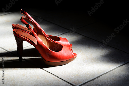 Scarpe rosse da donna photo
