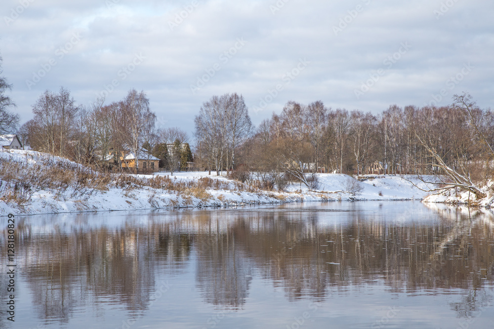 Fototapeta premium A beautiful winter scenery on the banks of river