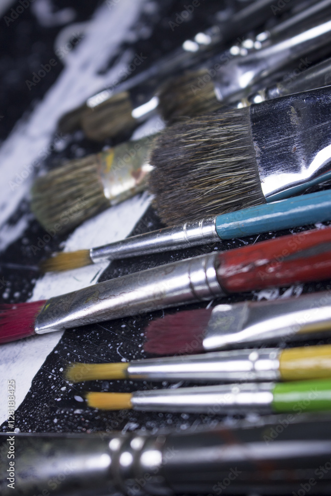 Obraz premium paint brush on grungy black and white acrylic paint canvas