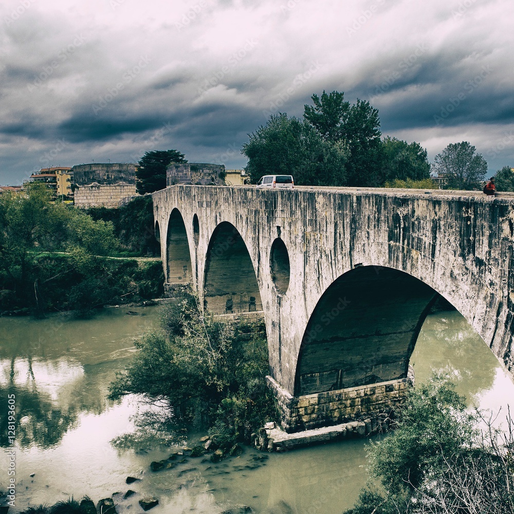 Ponte Romano,torri di Federico II 