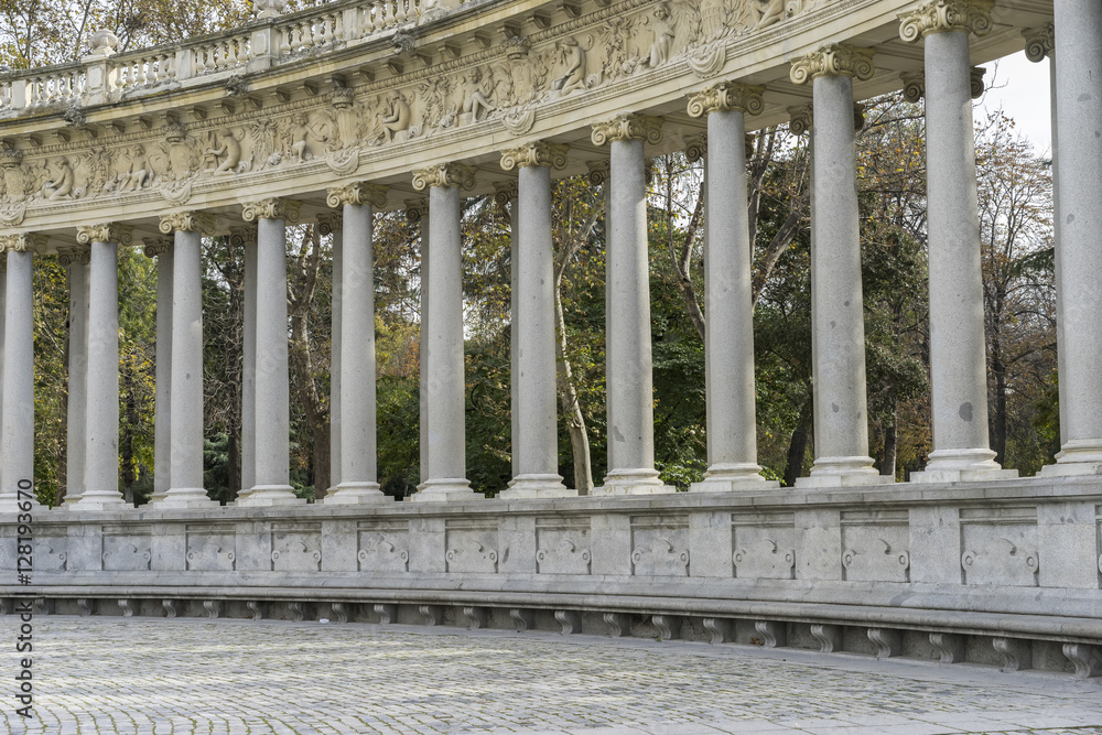 Naklejka premium tourism Fountains and gardens of the royal jardin del retiro in