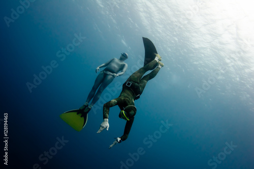 Two freedivers have fun in the depth