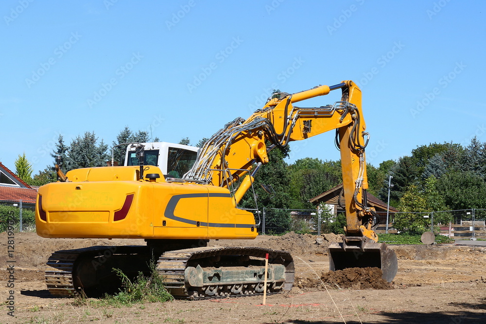 Gelber Bagger bei der Arbeit, Schaufellader und Erdaushub Gelber Bagger bei der Arbeit, Schaufellader und Erdaushub