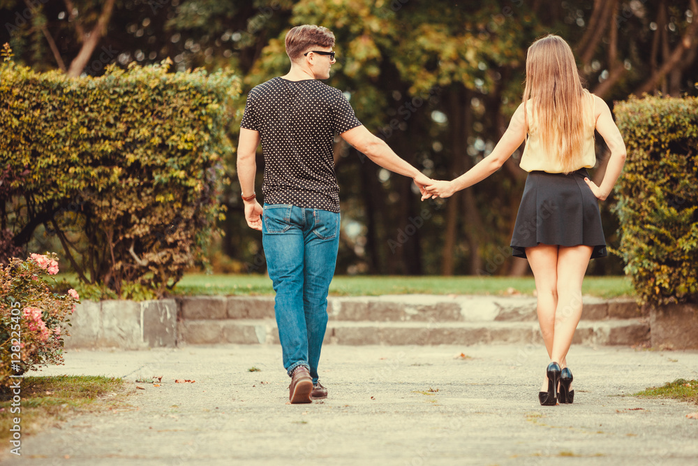 Obraz premium Couple in park taking walk.