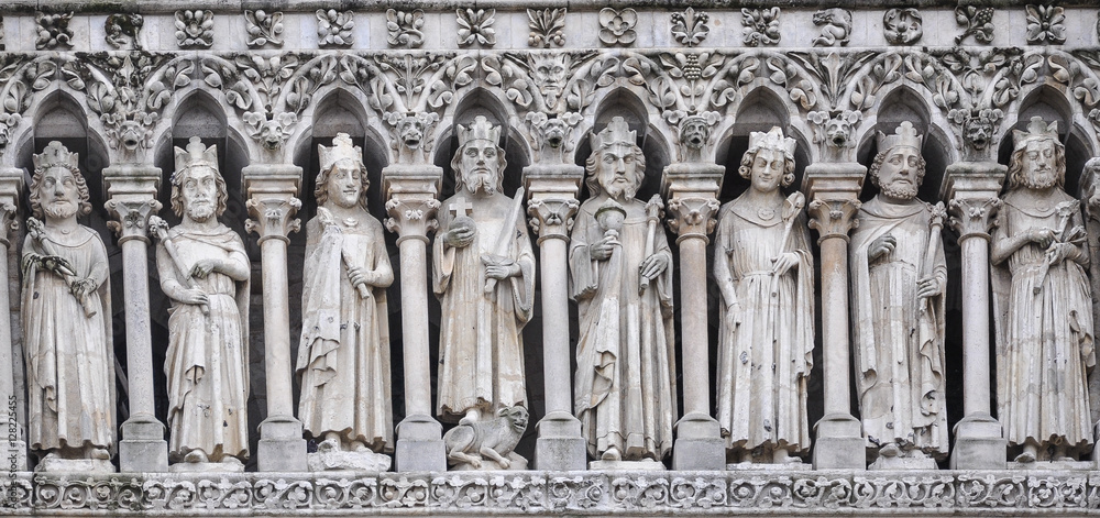 Galería de los Reyes de la catedral de Amiens, Francia