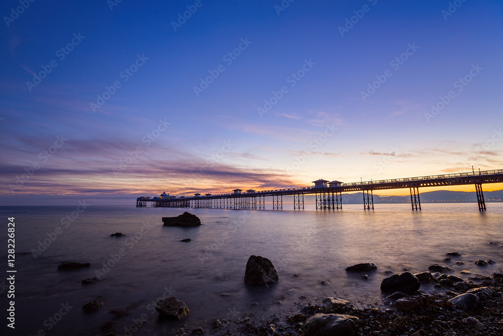 Obraz premium Llandudno Pier at Sunrise