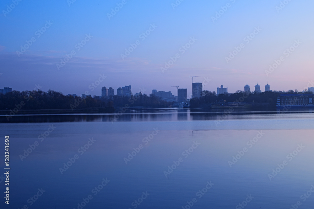 Obraz premium Morning on the Dnieper River. View of the right bank. You can see the high-rise buildings on the horizon