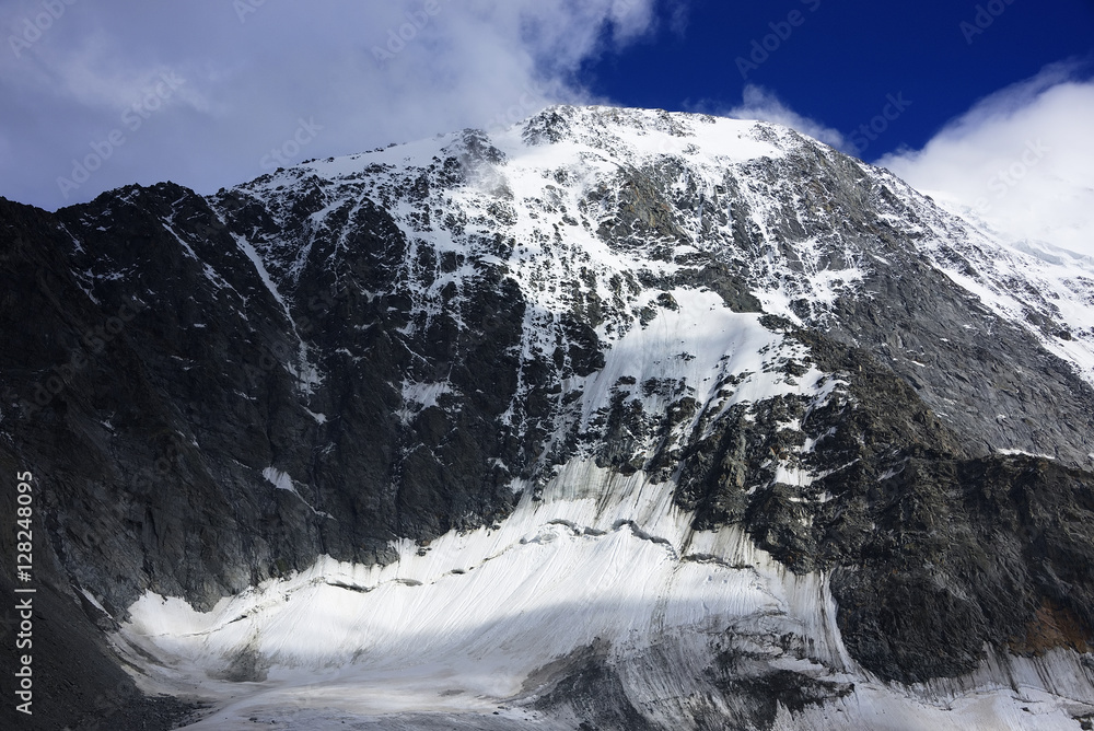 Obraz premium Belukha Peak (4506m) in Altai Mountains, Russian Federation