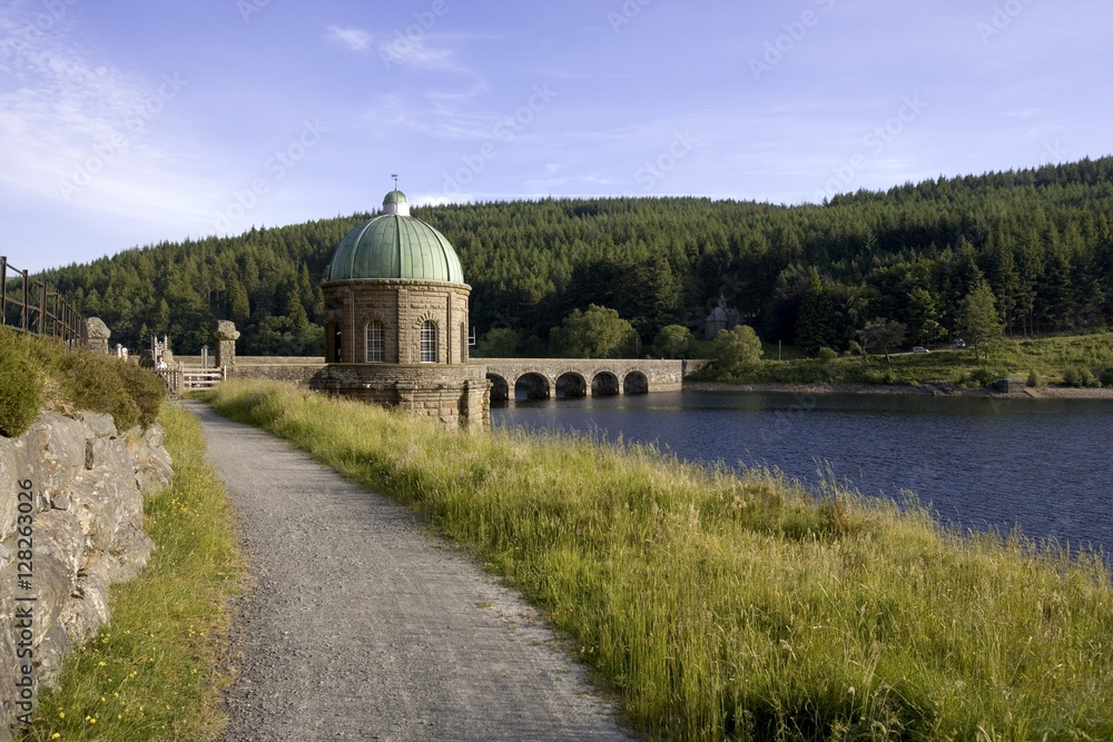 Obraz premium reservoir elan valley wales