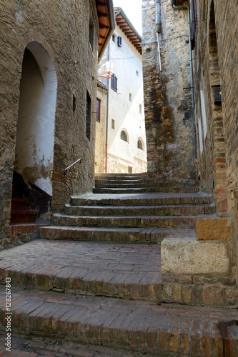 Narrow street and stairs in San Gimignano in Tuscany, Italy. © Jan Hetman