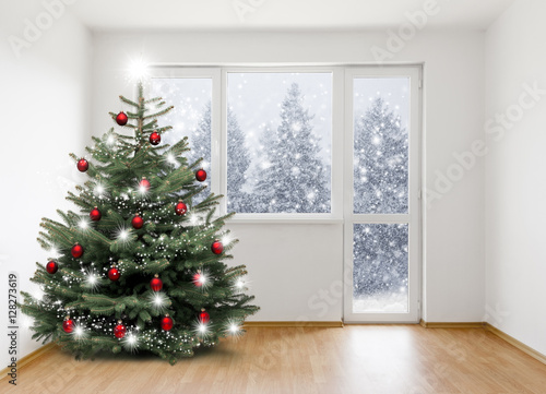 Christbaum im Zimmer