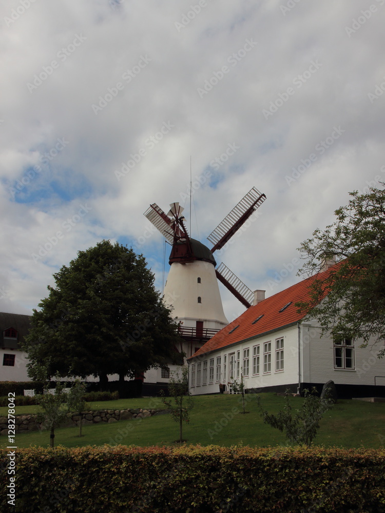 Obraz premium Dybboel Mill Danish National Monument with Cloudy Sky