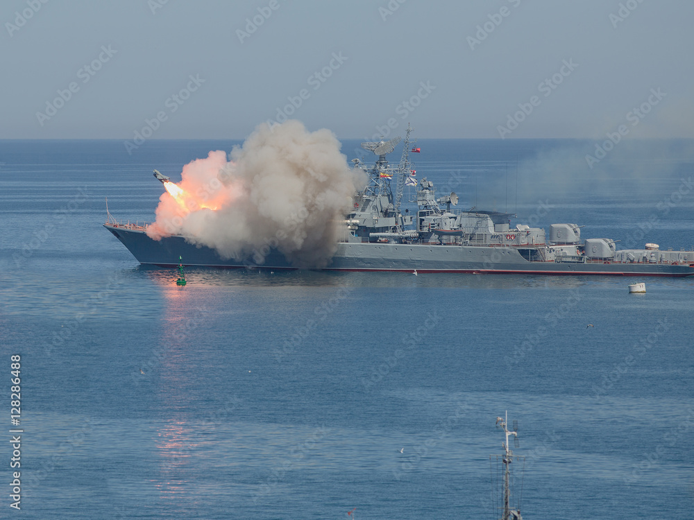 Φωτογραφία Running anti-ship missile from warship