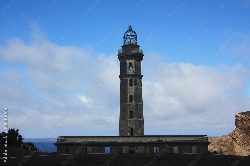Leuchtturm an der Ponta dos Capelinhos auf der Azoreninsel Faial.
