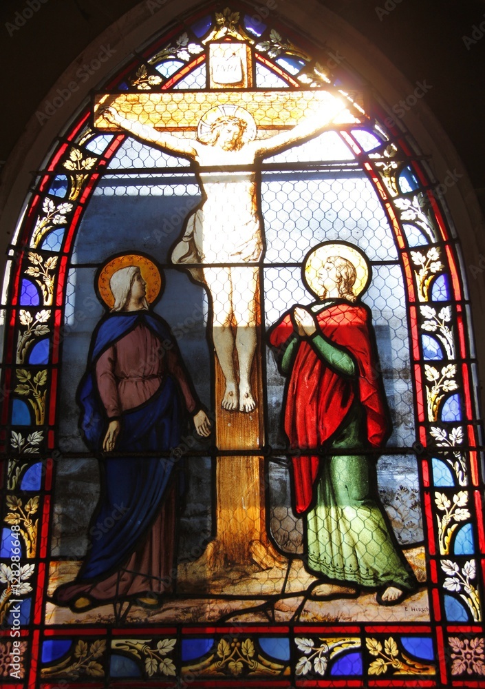 Crucifixion, vitrail d'un caveau du Cimetière de Passy à Paris