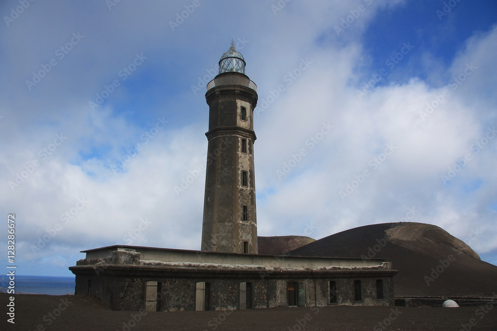 Leuchtturm an der Ponta dos Capelinhos auf der Azoreninsel Faial.