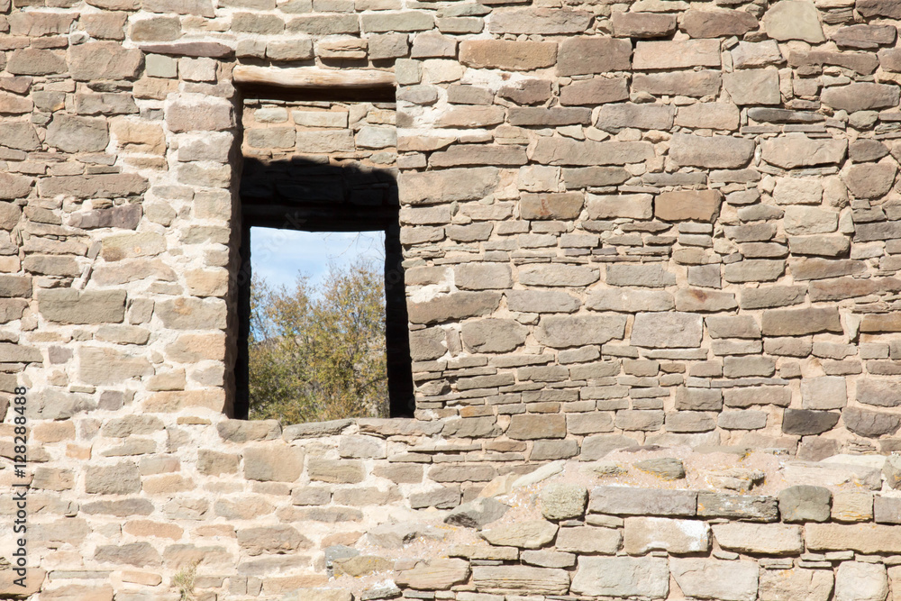 Ταπετσαρία Window in an ancestral Pueblo ruin in Aztec, NM