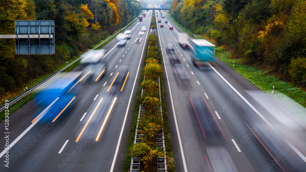 Autobahn mit Autos und LKW im Herbst - obrazy, fototapety, plakaty 