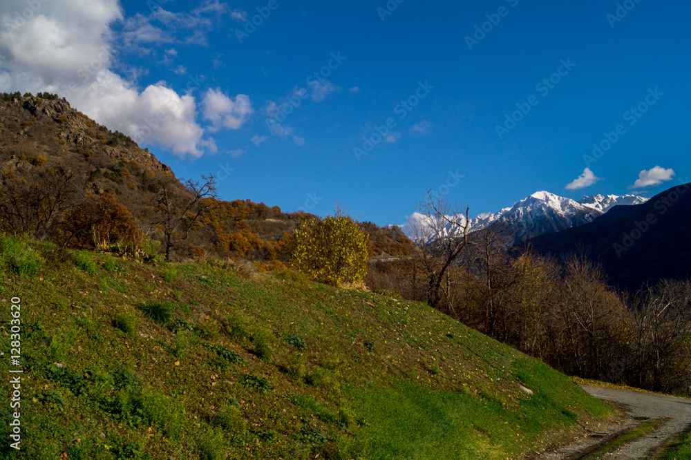 Naklejka premium mountain landscape with snow and cloud