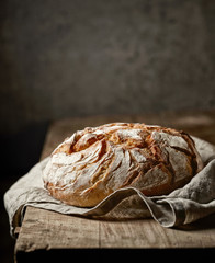 Papier peint photo Boulangerie Pain doré sortant du four  © Mara Zemgaliete