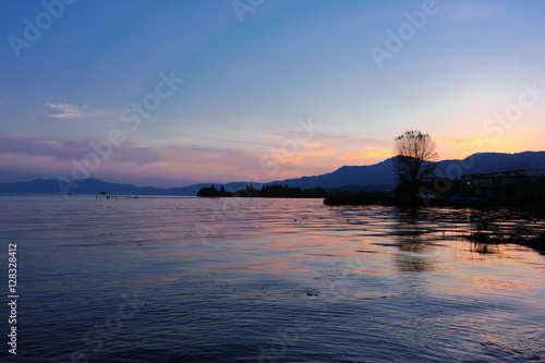 滋賀県琵琶湖-夕暮れの湖畔