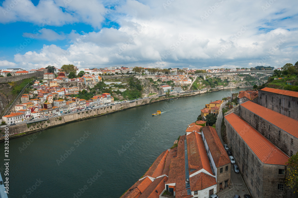 Travel,Portugal,Porto,Cable car / World heritage の街Porto は坂の街でもあり、川べりに降りるためにケーブルカーがある。
