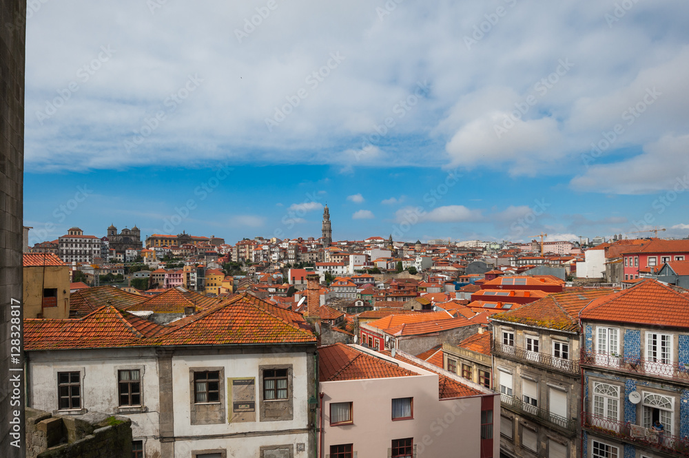 Travel,Portugal, Porto, Landmark / 世界遺産の街Porto のLandmark である、クレリゴス教会の塔はどこからも見ることができる。