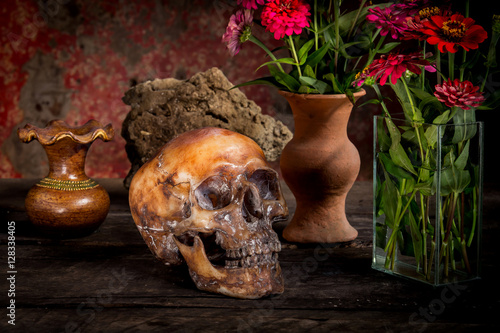 Fototapeta Naklejka Na Ścianę i Meble -  Still Life with a Skull and vase,earthenware