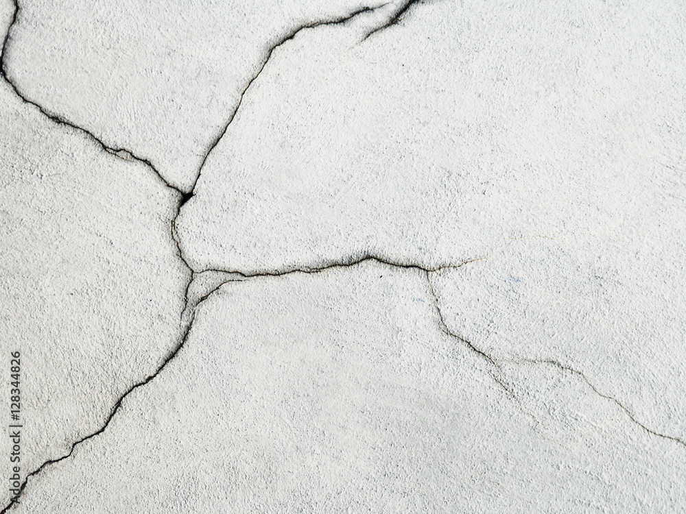 Obraz premium Cracked old white washed wall