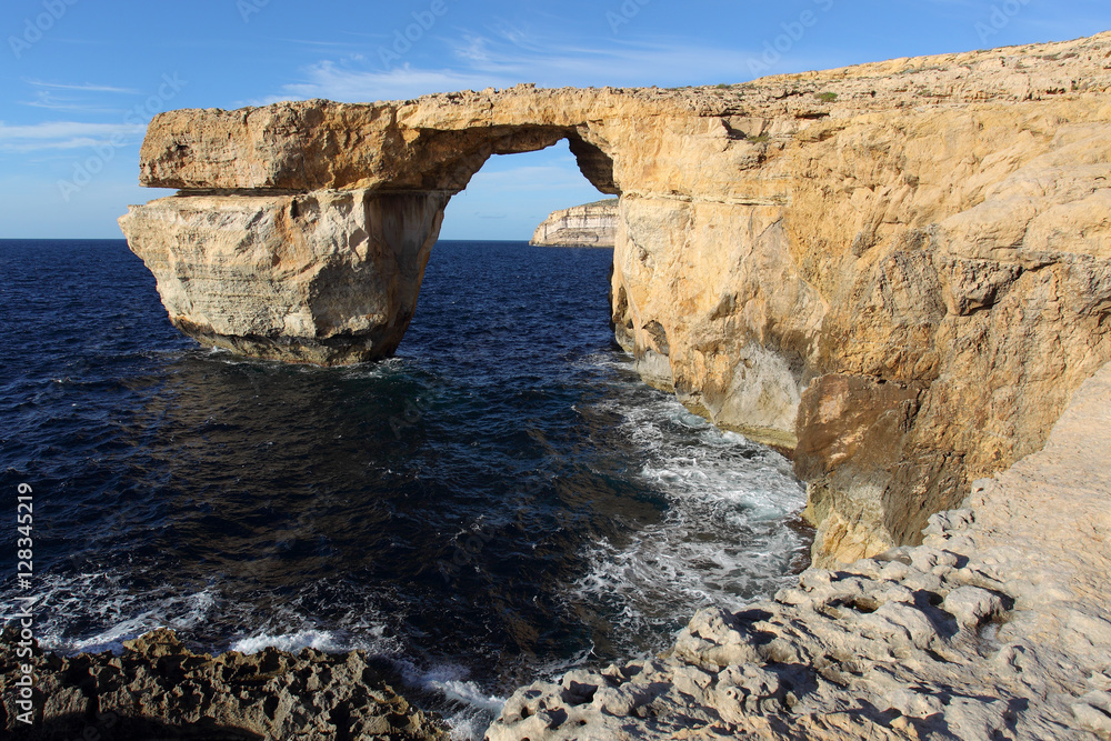 Klifowe wybrzeże w rejonie Azure Window na maltańskiej wyspie Gozo