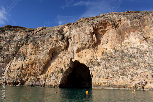 Klifowe wybrzeże w rejonie Azure Window na maltańskiej wyspie Gozo