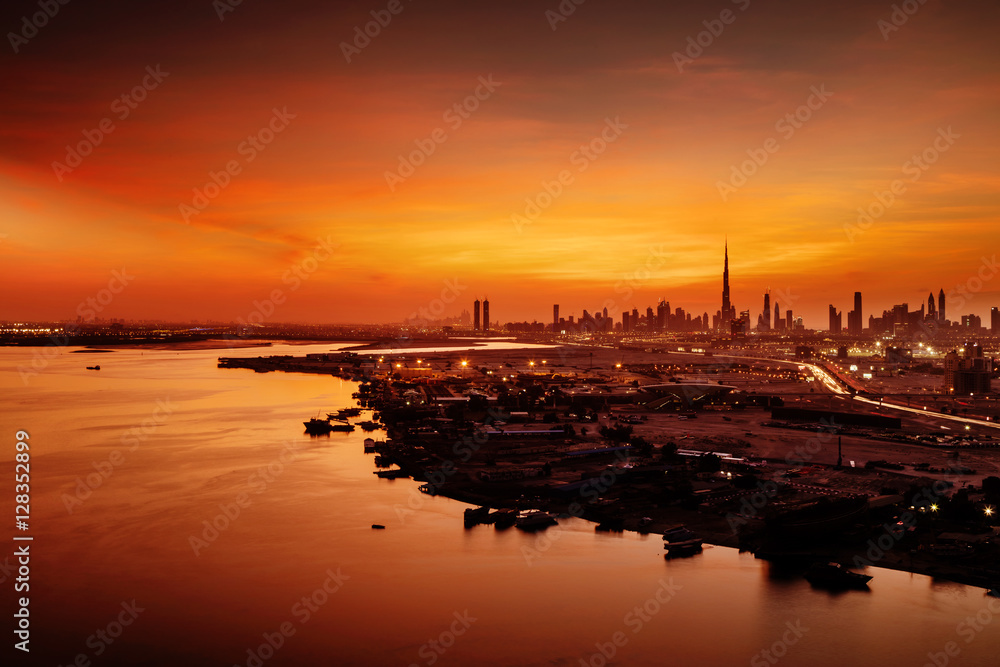 Φωτογραφία A beautiful skyline view of Dubai as viewed from Dubai Festival City during a go