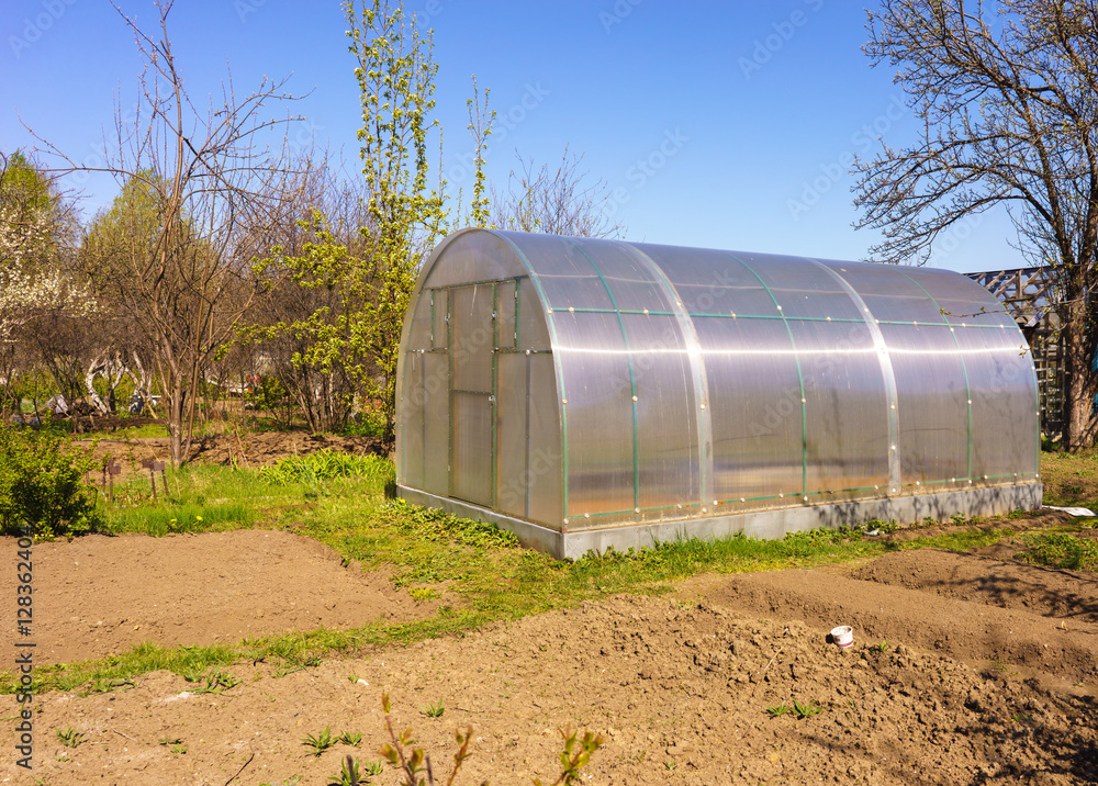 Modern Polycarbonate Greenhouse in Allotments for Growing Vegetables, Glasshouse Made of Polycarbonate, Farmland with Glasshouse, Plant Nursery, Sunlight Semicircle Hothouse, Self-sustaining Modern Polycarbonate Greenhouse in Allotments for Growing Vegetables, Glasshouse Made of Polycarbonate, Farmland with Glasshouse, Plant Nursery, Sunlight Semicircle Hothouse, Self-sustaining