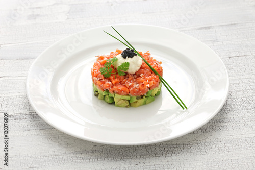 salmon tartare with avocado