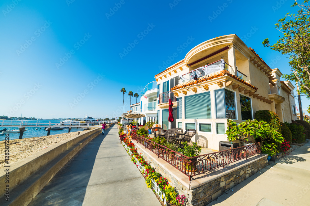 Beautiful houses by the sea in Balboa Island