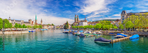 Historic Z  rich city center with famous Fraum  nster and Grossm  nster Church  Limmat river and Z  rich Lake  Switzerland