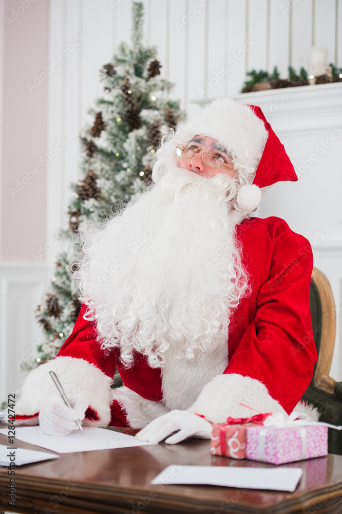 Fototapeta premium Portrait of Santa Claus answering Christmas letters