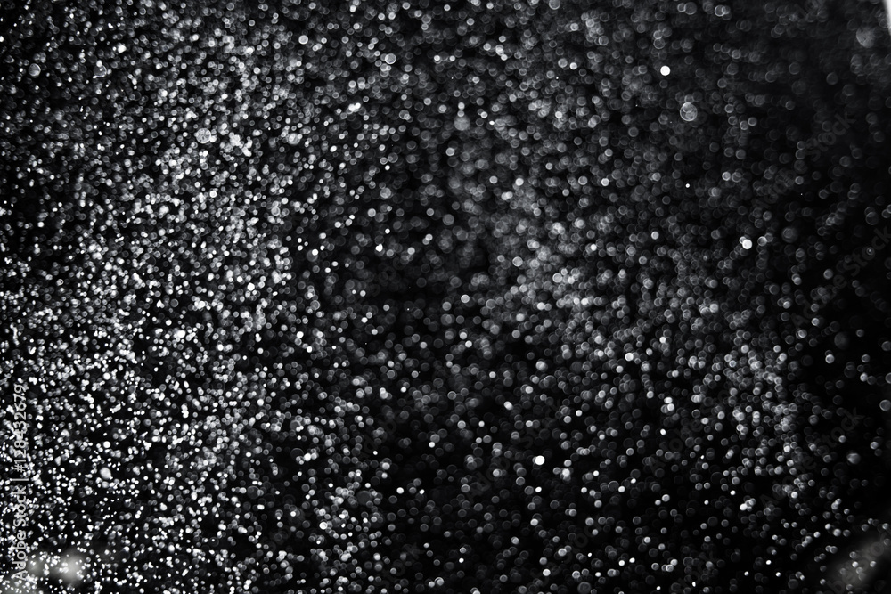 Obraz premium Falling snow on black background.