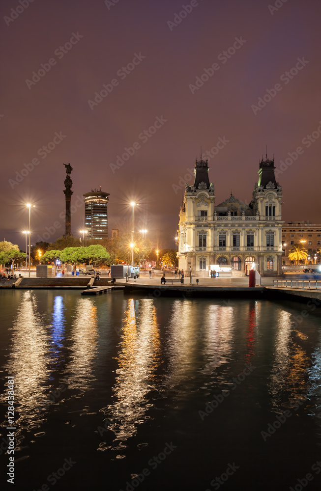 Obraz premium Barcelona At Night From Port Vell