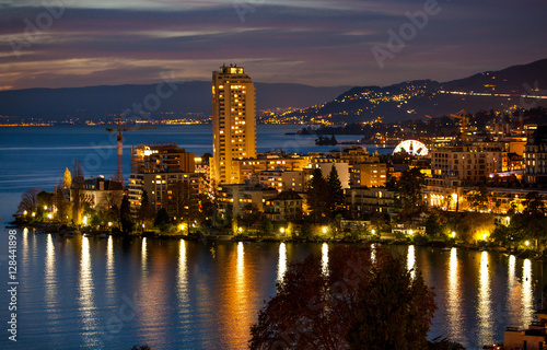 Fotografia Night cityscape of Montreux Switzerland with land and ferris wheel