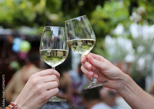 Heuriger, Wein, Gspritzter, zuprosten, anstossen