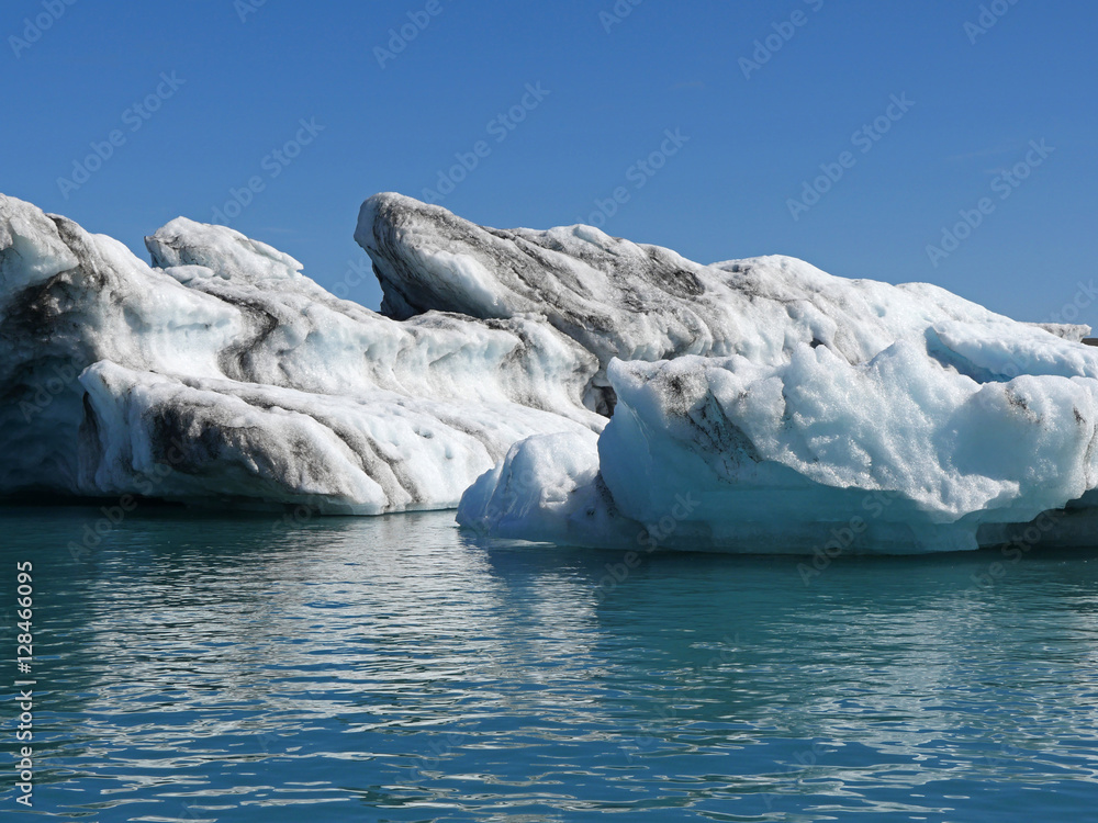 Der Gletschersee Jökulsárlón in Island Der Gletschersee Jökulsárlón in Island