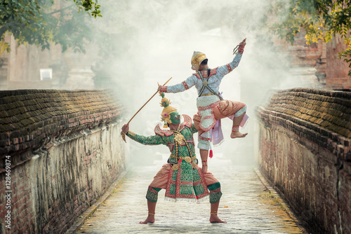 Thailand culture Dancing art in masked Khon hanuman and Tos-Sa-K © iStocker