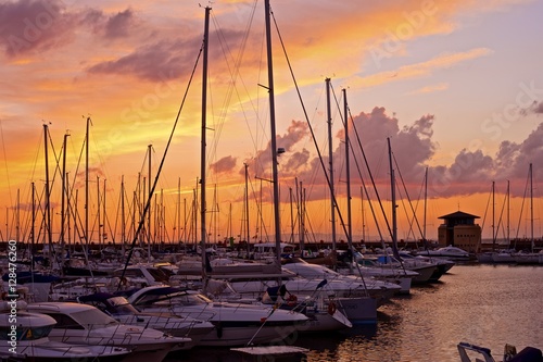 Barche all' ormeggio al porto di Scarlino al tramonto