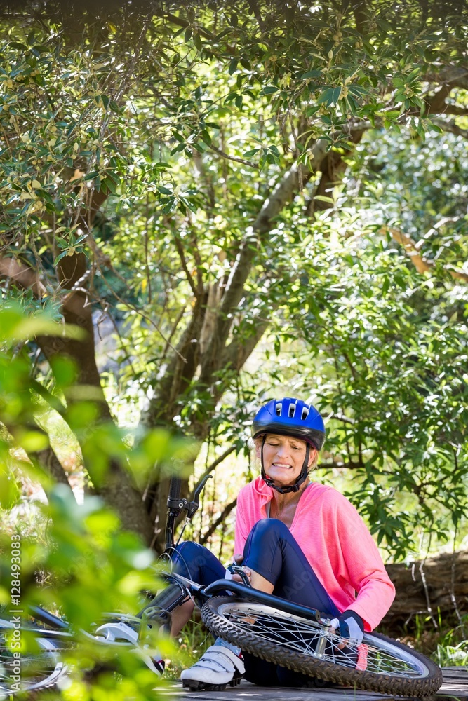 Senior woman is rhurting because of her bike Senior woman is rhurting because of her bike